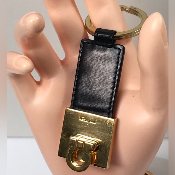 Salvatore Ferragamo Gancini Keychain/Bag Charm 🤩 - Picture 8 of 17